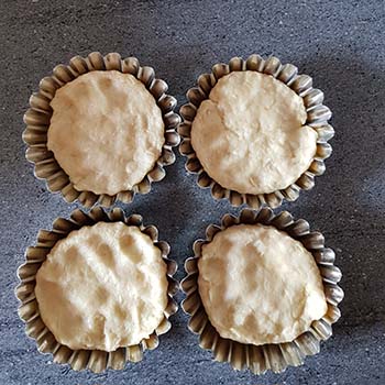Focaccia pugliese per la merenda salata degli studenti della Scuola Secondaria di I grado a cura di Gabriella Rizzo | Homework & Muffin
