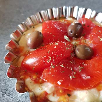 Focaccia pugliese per la merenda salata degli studenti della Scuola Secondaria di I grado a cura di Gabriella Rizzo | Homework & Muffin