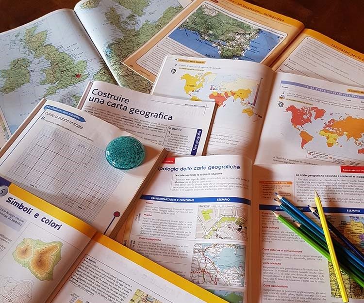 Le carte geografiche e loro classificazione, approfondimento di geografia per la classe prima della Scuola Secondaria di I grado a cura di Gabriella Rizzo.