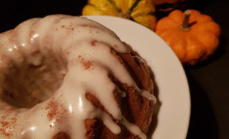 Festeggiamo Halloween con la ciambella alla zucca. Ricetta per la merenda dolce per gli studenti della Scuola Secondaria di I grado | Homework & Muffin