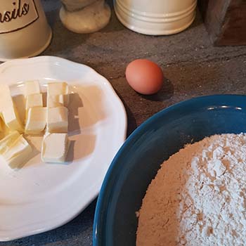 Brioche con castagne e noci per la merenda dolce degli studenti della Scuola Secondaria di I grado | Homework & Muffin