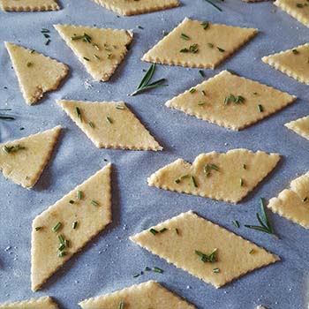 Crackers saporiti per la merenda salata degli alunni della Scuola Secondaria di I grado a cura di Gabriella Rizzo | Homework & Muffin