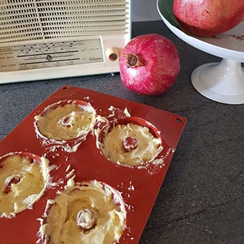 Mini savarin al succo di melagrana e crema per la merenda degli studenti della Scuola Secondaria di I grado a cura di Gabriella Rizzo | Homework & Muffin