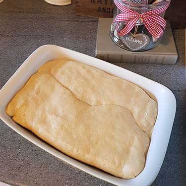 Focaccia con indivia riccia, formaggio e prosciutto, merenda salata per gli studenti della Scuola Secondaria di I grado | Homework & Muffin