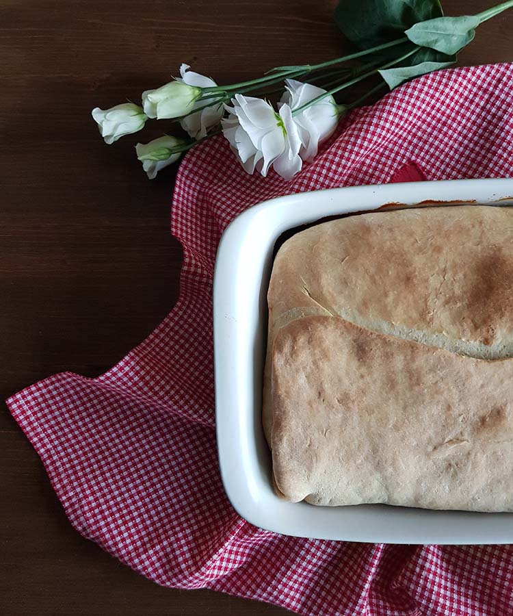 Focaccia con indivia riccia, formaggio e prosciutto, merenda salata per gli studenti della Scuola Secondaria di I grado | Homework & Muffin