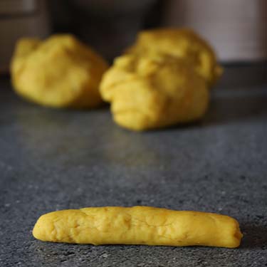 Taralli alla curcuma, ricetta per la merenda salata degli studenti della scuola secondaria di I grado a cura di Gabriella Rizzo | Homework & Muffin