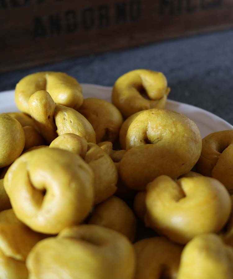 Taralli alla curcuma, ricetta per la merenda salata degli studenti della scuola secondaria di I grado a cura di Gabriella Rizzo | Homework & Muffin