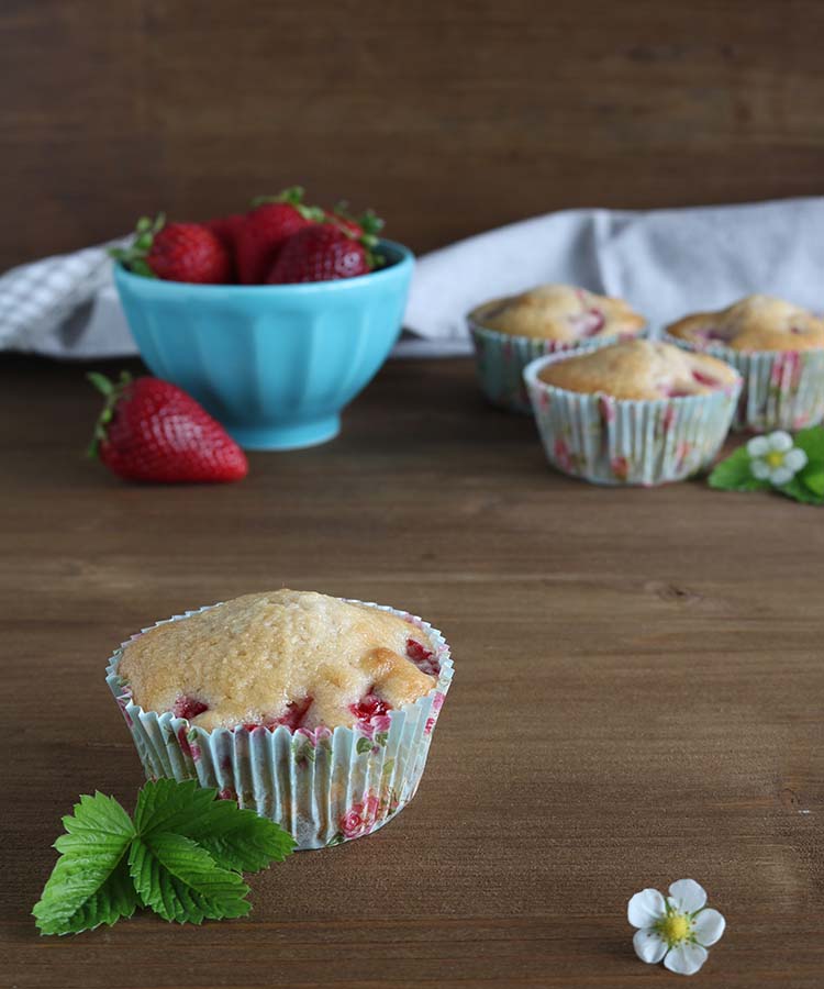 Ricetta dei Muffin alle fragole e cocco per la merenda dolce degli studenti della scuola secondaria di I grado | Homework & Muffin