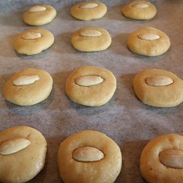 Biscotti alle mandorle e marmellata di bergamotto di Reggio Calabria, ricetta per la merenda dolce a cura di Gabriella Rizzo | Homework & Muffin