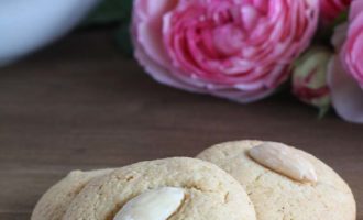 Biscotti alle mandorle e marmellata di bergamotto di Reggio Calabria, ricetta per la merenda dolce a cura di Gabriella Rizzo | Homework & Muffin