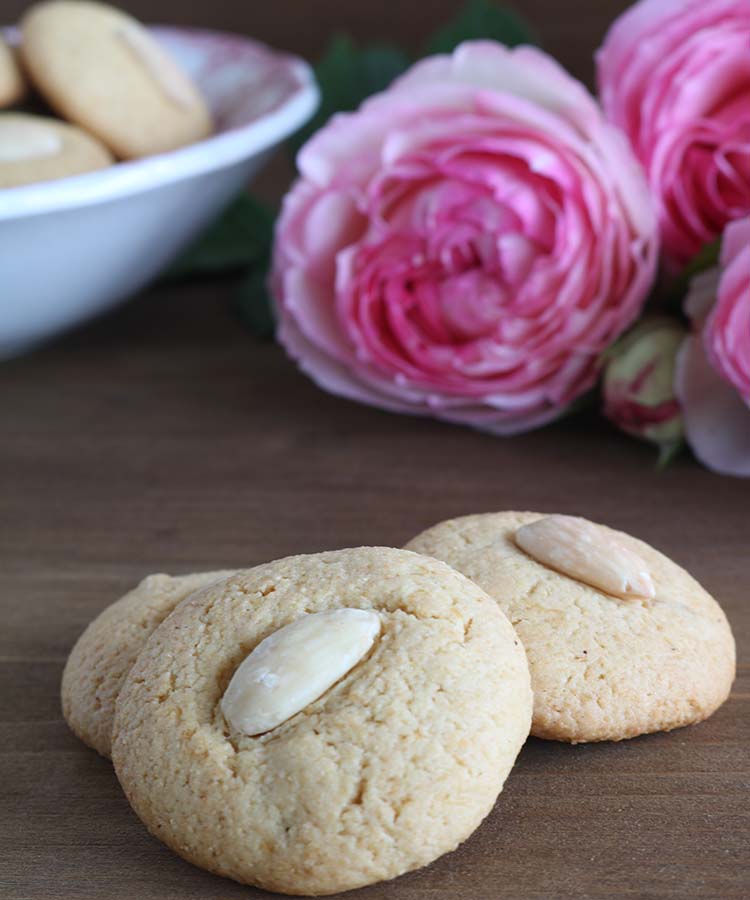 Biscotti alle mandorle e marmellata di bergamotto di Reggio Calabria, ricetta per la merenda dolce a cura di Gabriella Rizzo | Homework & Muffin