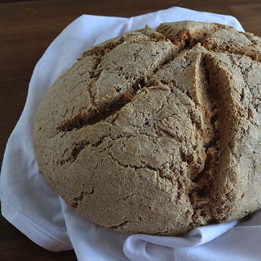 Ricetta della Pizza di pane nero di segale con salsiccia di Bra e tartufo, partecipante al contest Lo Pan Ner a cura di Gabriella Rizzo - Homework & Muffin