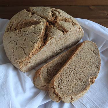 Ricetta della Pizza di pane nero di segale con salsiccia di Bra e tartufo, partecipante al contest Lo Pan Ner a cura di Gabriella Rizzo - Homework & Muffin