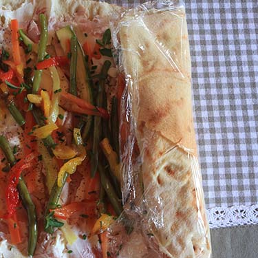 Rotolo di pane carasau, ricetta per la merenda salata per gli studenti della Scuola Secondaria di I grado | Homework & Muffin