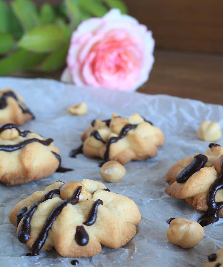 Biscotti alle nocciole, merenda dolce per gli studenti della Scuola secondaria di I grado a cura di Gabriella Rizzo | Homework & Muffin