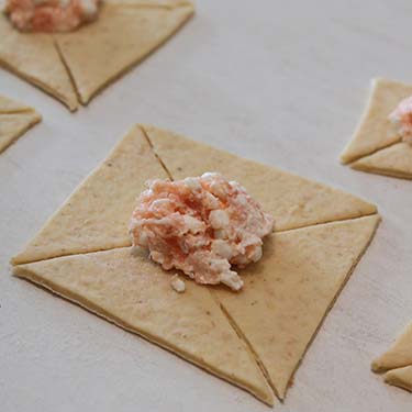 Girandole al formaggio e salmone, ricetta salata per la merenda o per un antipasto, a cura di Gabriella Rizzo | Homework & Muffin