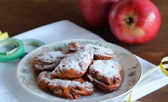 Frittelle di mele, ricetta per la merenda dolce per gli studenti della Scuola Secondaria di I grado a cura di Gabriella Rizzo | Homework & Muffin