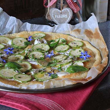 Torta salata con zucchine e mozzarella, ricetta per la merenda salata per gli studenti della Scuola Sec. di I grado a cura di Gabriella Rizzo | Homework & Muffin