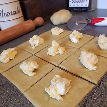 Fiadoni abruzzesi, merenda salata per bambini e ragazzi, a cura di Gabriella Rizzo | Homework & Muffin