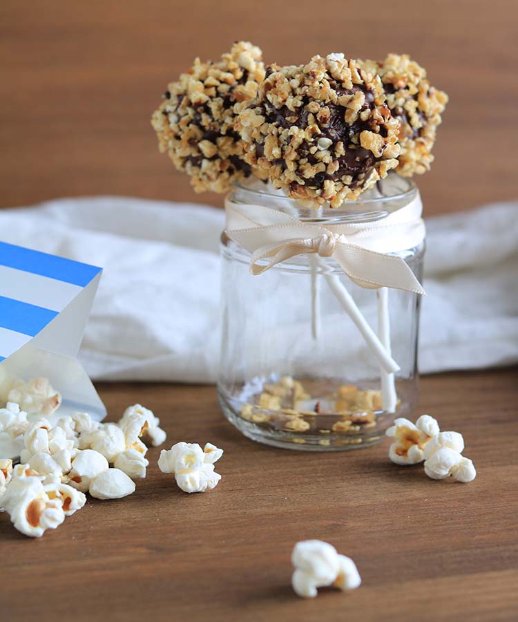 Cake pops corn, simpatici dolci con pop corn caramellato; ricetta per la merenda dolce per bambini e ragazzi a cura di Gabriella Rizzo | Homework & Muffin