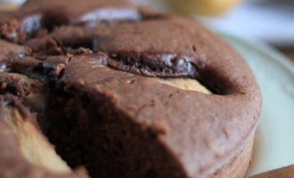 Torta con cioccolato e pere, ricetta per la merenda dolce per bambini e ragazzi a cura di Gabriella Rizzo | Homework & Muffin