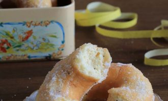 Ciambelle di patate con semi di papavero, ricetta di Carnevale per la merenda dolce a cura di Gabriella Rizzo | Homework & Muffin