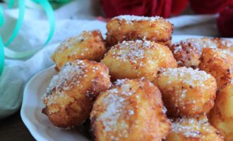 Frittelle di semolino con mele e zenzero, ricetta di Carnevale per la merenda dolce per bambini e ragazzi a cura di Gabriella Rizzo | Homework & Muffin