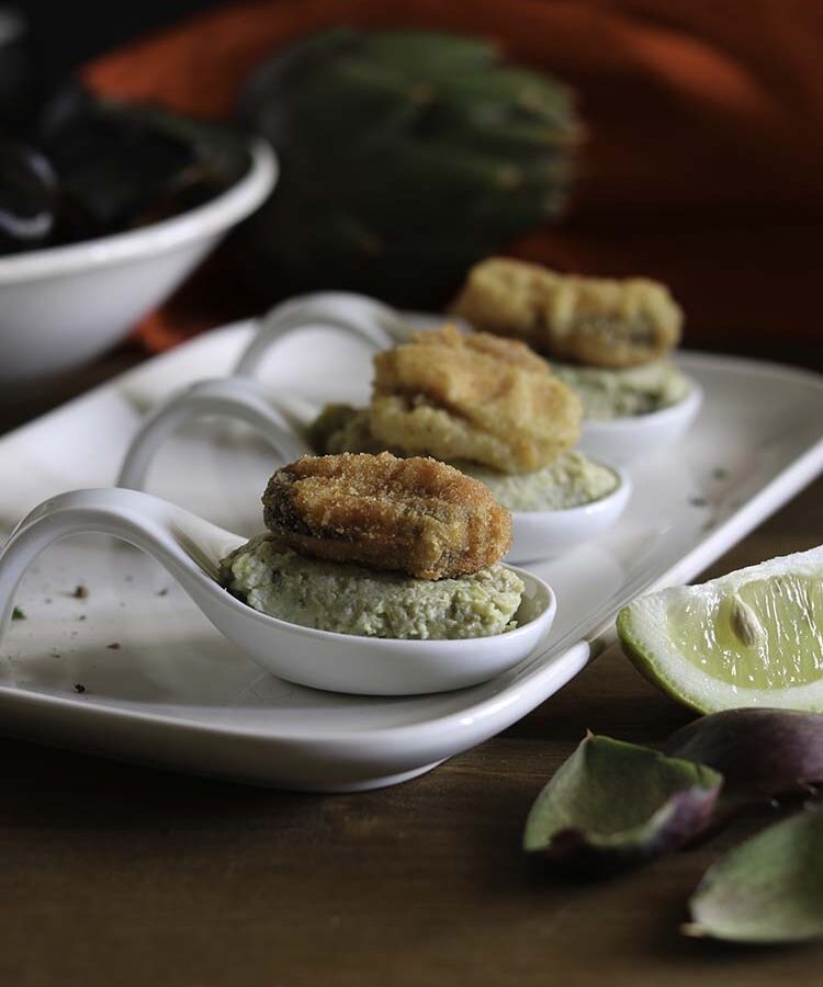 Cozze fritte su mousse di carciofi, ricetta per "Il viaggio dei sapori" ideato da Micaela Ferri e da AIFB a cura di Gabriella Rizzo | Homework & Muffin