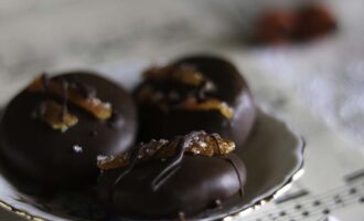 Praline di marzapane e arancia, ricetta per la merenda dolce per bambine e ragazzi a cura di Gabriella Rizzo | Homework & Muffin