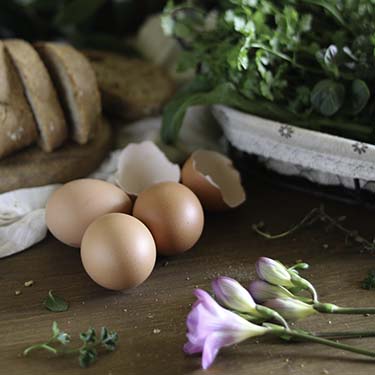 Il cantè j’euv e la Frittata alle erbe aromatiche, una tradizione contadina piemontese del periodo pasquale a cura di Gabriella Rizzo | Homework & Muffin