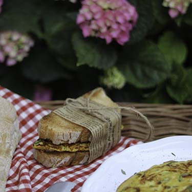 Frittata con verdure, un piatto veloce da preparare per una gita fuori porta o per una giornata al mare o in piscina, a cura di Gabriella Rizzo | Homework & Muffin