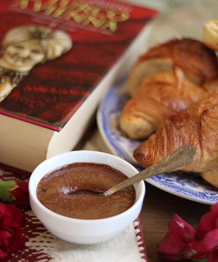 Crema di cioccolato e nocciole, ricetta per farcire i croissants in occasione del Croissants Day, a cura di Gabriella Rizzo | Homework & Muffin