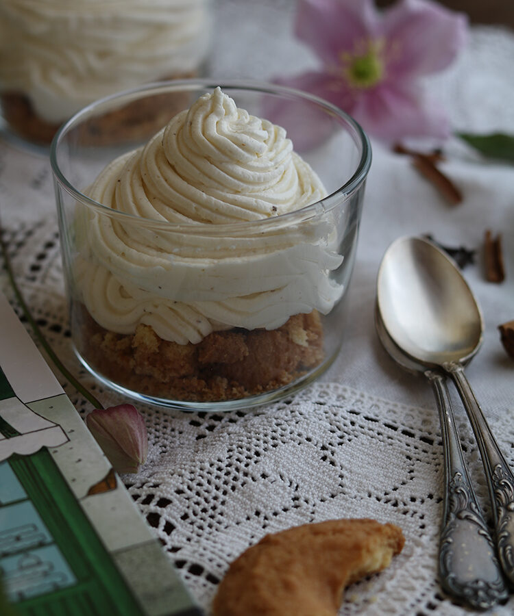 Mousse alle cinque spezie, ricetta tratta dal libro La Signorina Euforbia, a cura di Gabriella Rizzo | Homework & Muffin