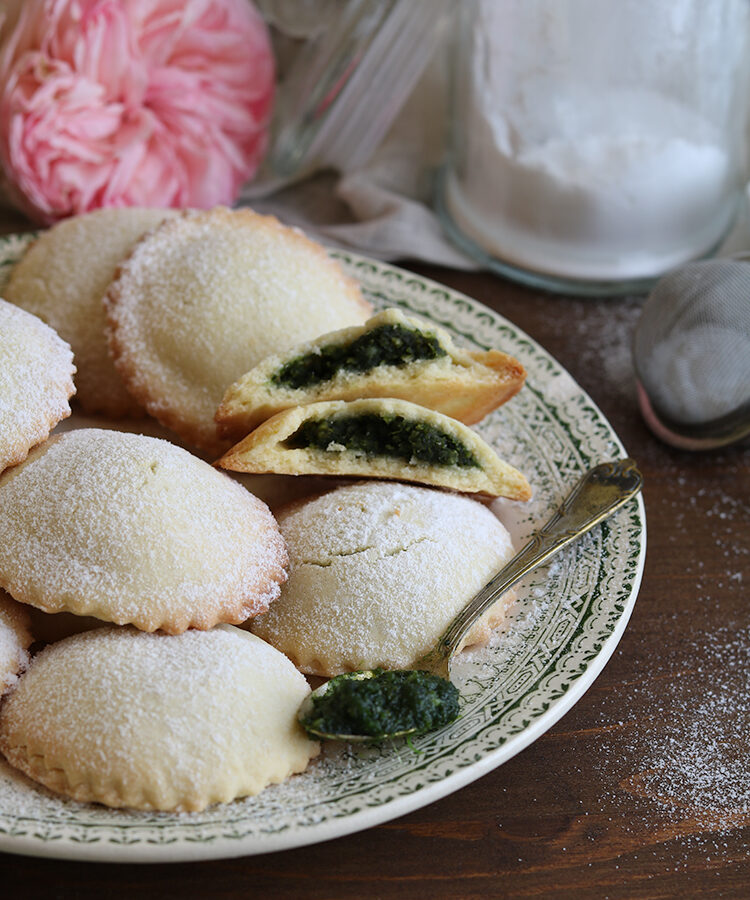 Tortelli verdi, dolci ripieni della tradizione pasticcera parmense nel Ducato di Parma di Maria Luigia, a cura di Gabriella Rizzo | Homework & Muffin