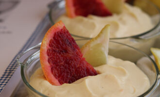 Mousse di agrumi, ricetta per dessert o per merenda, tratta da “Il guscio delle uova” di Lina Grossi, a cura di Gabriella Rizzo | Homework & Muffin