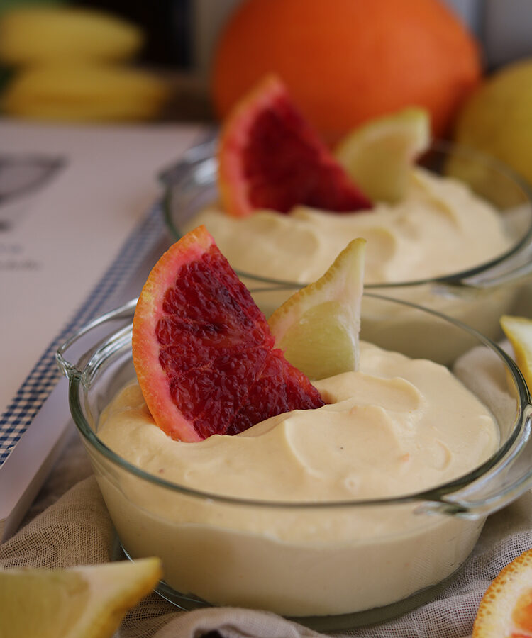 Mousse di agrumi, ricetta per dessert o per merenda, tratta da “Il guscio delle uova” di Lina Grossi, a cura di Gabriella Rizzo | Homework & Muffin