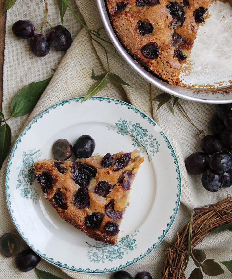 Schiacciata con l'uva, ricetta per la merenda dolce per dare il benvenuto all'autunno, a cura di Gabriella Rizzo | Homework & Muffin