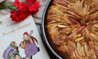 Torta di mele, ricetta per la rubrica #frameofbreak di settembre con un approfondimento sul romanzo Piccole donne di Louisa May Alcott a cura di Gabriella Rizzo | Homework & Muffin