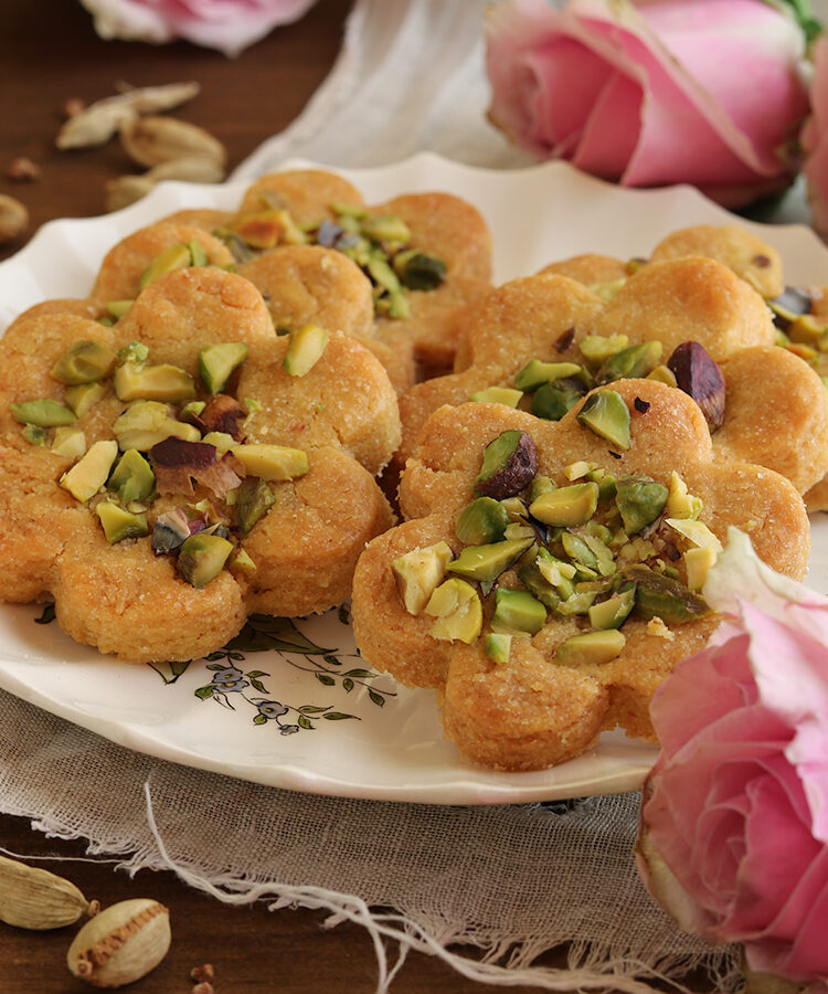 Biscotti di farina di ceci con cardamomo e pistacchi, ricetta per la merenda dolce proposta nella rubrica #frameofbreak a cura di Gabriella Rizzo | Homework & Muffin