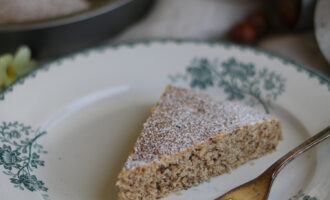 Torta di nocciole, ricetta per la merenda a cura di Gabriella Rizzo | Homework & Muffin