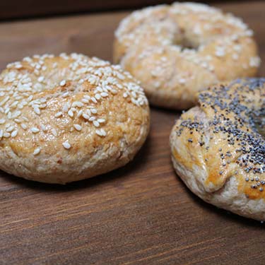 Bagels farciti per la merenda salata degli alunni della scuola secondaria di I grado a cura di Gabriella Rizzo. | Homework & Muffin