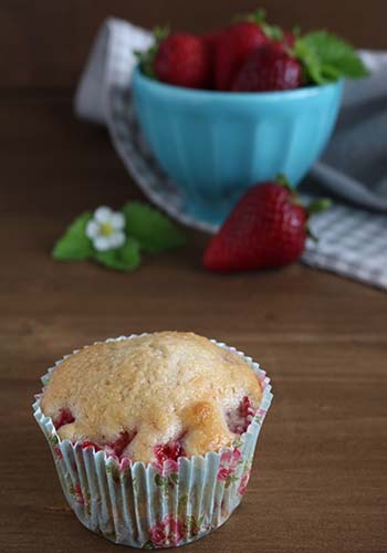 Ricetta dei Muffin alle fragole e cocco per la merenda dolce degli studenti della scuola secondaria di I grado | Homework & Muffin